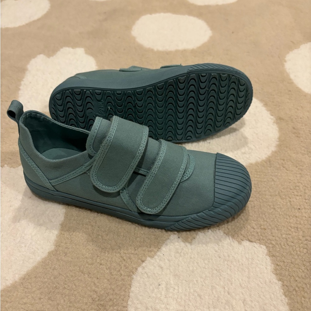 NEW Cat & Jack girls Velcro green shoes size 1